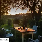 Lejlighed House In The Olive Garden