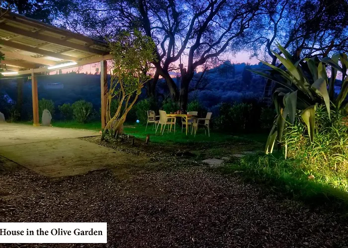 House In The Olive Garden Apartmán