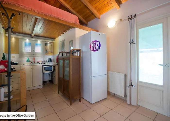 House In The Olive Garden Apartmán