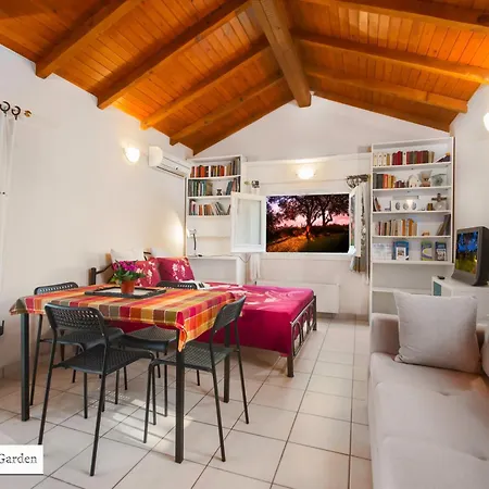 House In The Olive Garden Daire *
